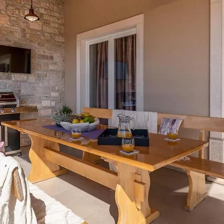 Bellavista Radmani بيت للعطل *