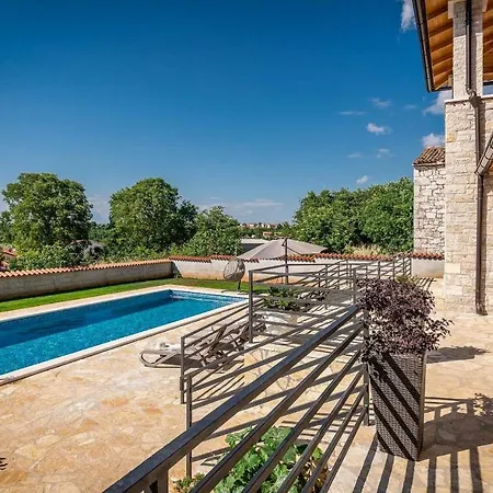 Bellavista Radmani بيت للعطل
