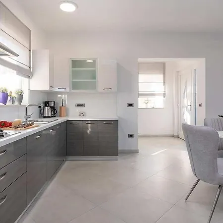 Bellavista Radmani بيت للعطل *