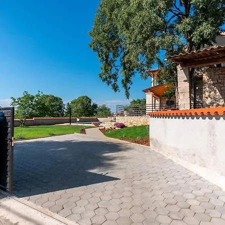 Bellavista Radmani بيت للعطل *