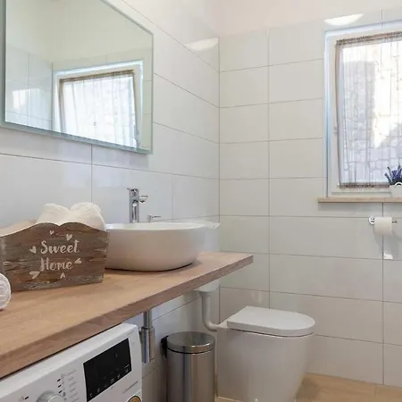 Bellavista Radmani بيت للعطل
